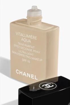 Chanel Vitalumiere Aqua Foundation - 30 Beige - SPF15 - 30 Ml 18 Chanel Vitalumiere Aqua Foundation - 30 Beige - SPF15 - 30 Ml -Schoonheidsproducten Winkel 800x1200 1